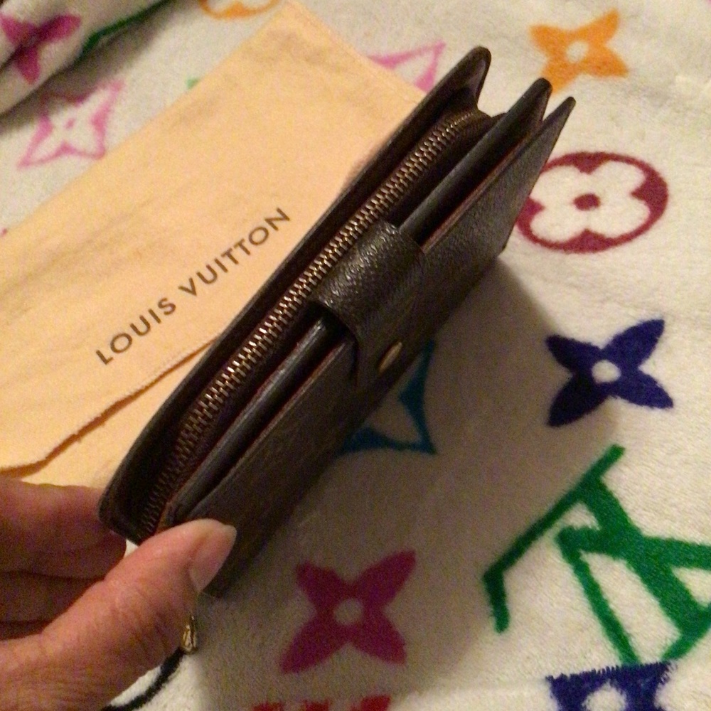💯 % Authentic PASSPORT WALLET - Picture 6 of 15
